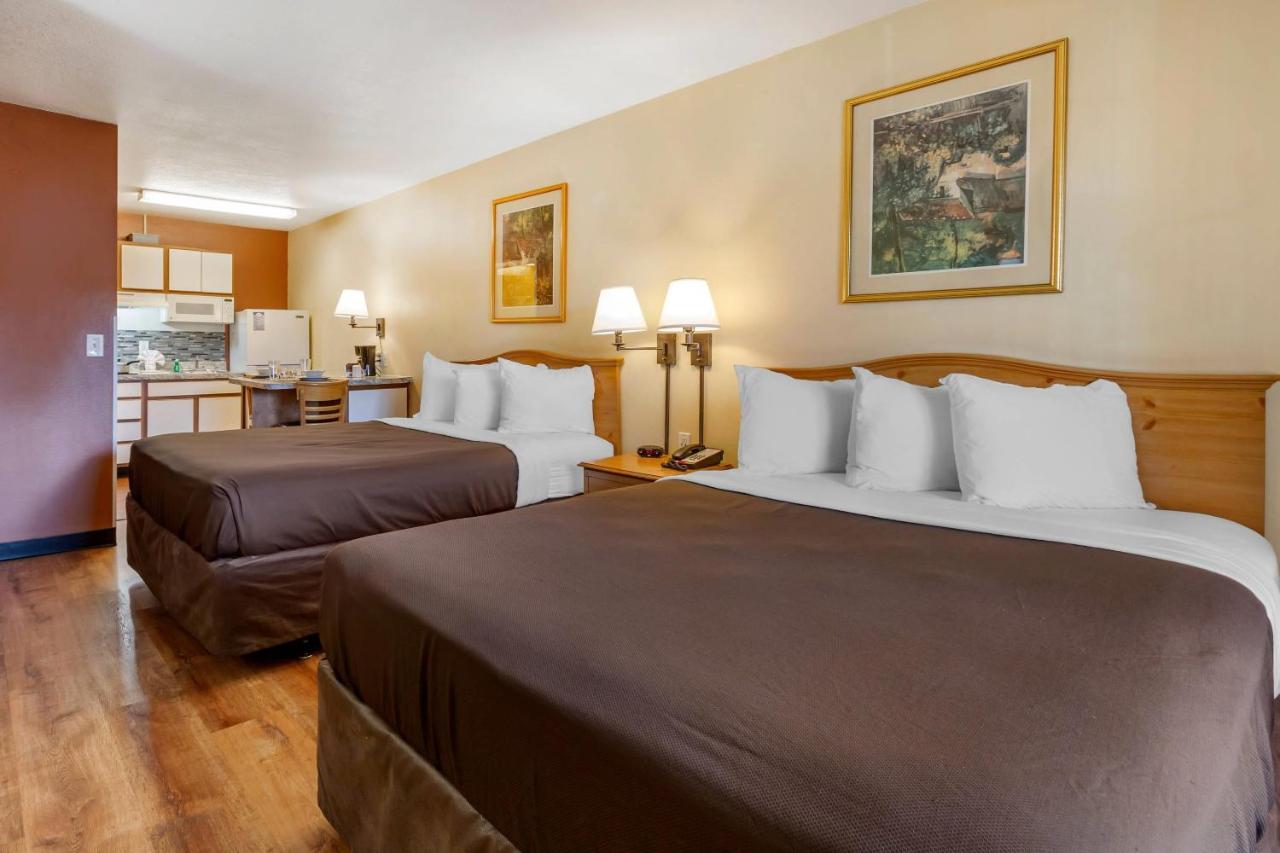 Queen Studio with Two Queen Beds - Non-Smoking at Suburban Studios Albuquerque Uptown