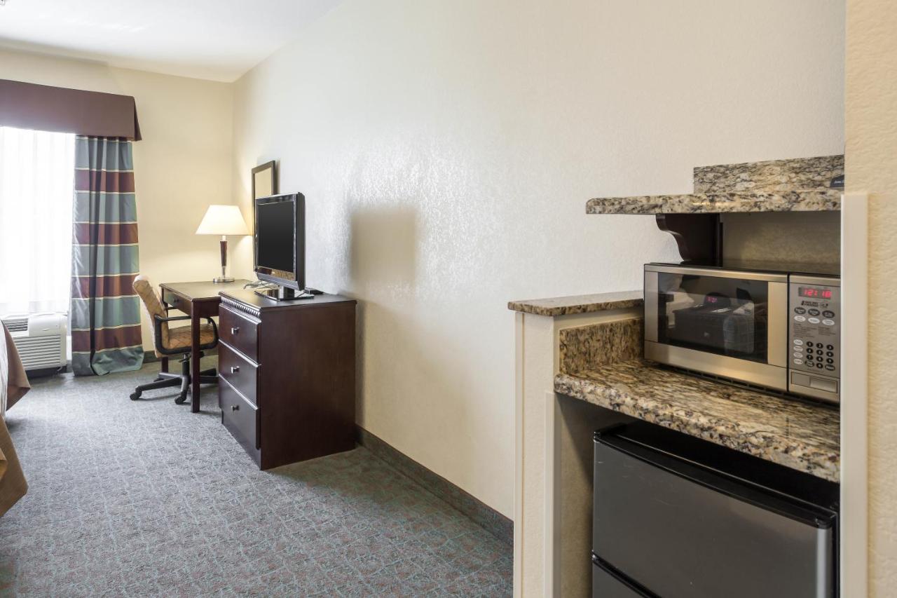 Queen Room with Two Queen Beds - Non-Smoking at Quality Inn Donaldsonville - Gonzales
