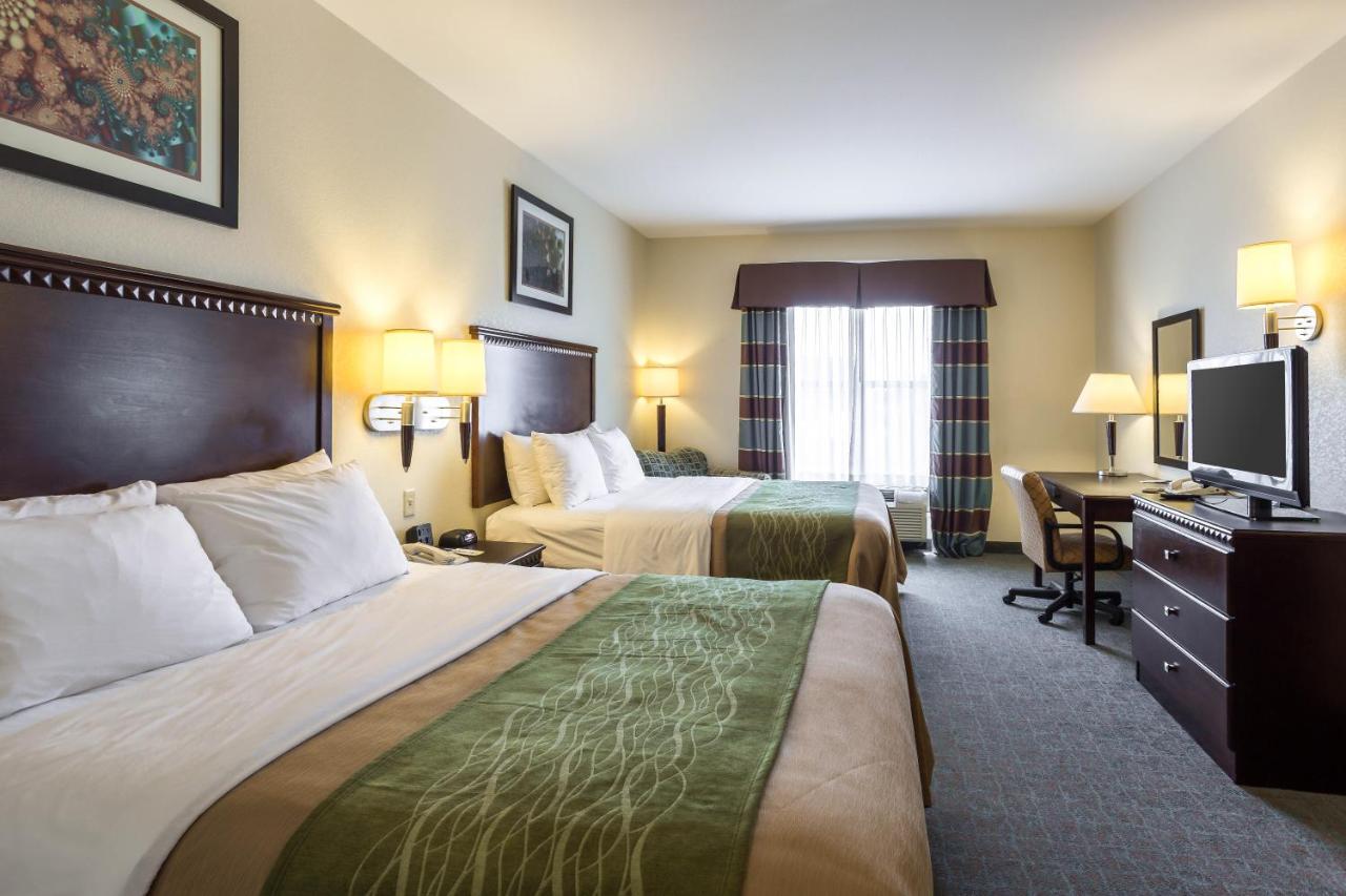 Queen Room with Three Queen Beds - Accessible/Non-Smoking at Quality Inn Donaldsonville - Gonzales