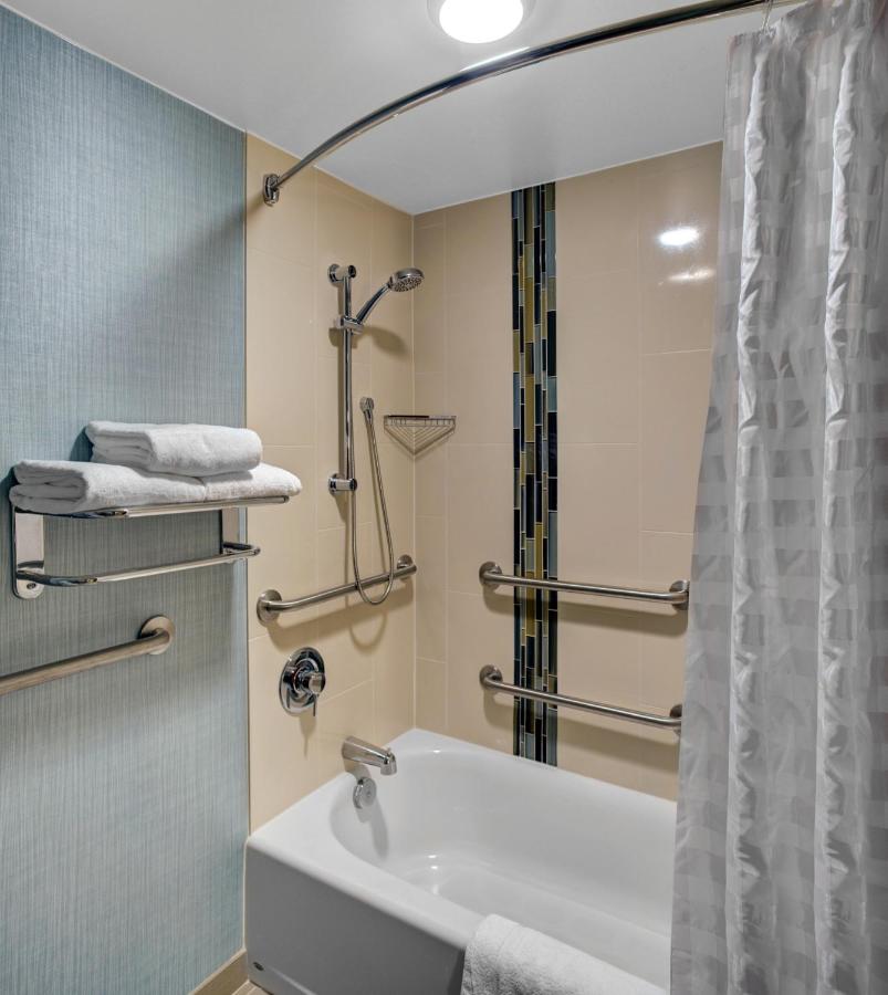King Room - Disability Access at Hyatt Place Charlotte Airport / Billy Graham Parkway