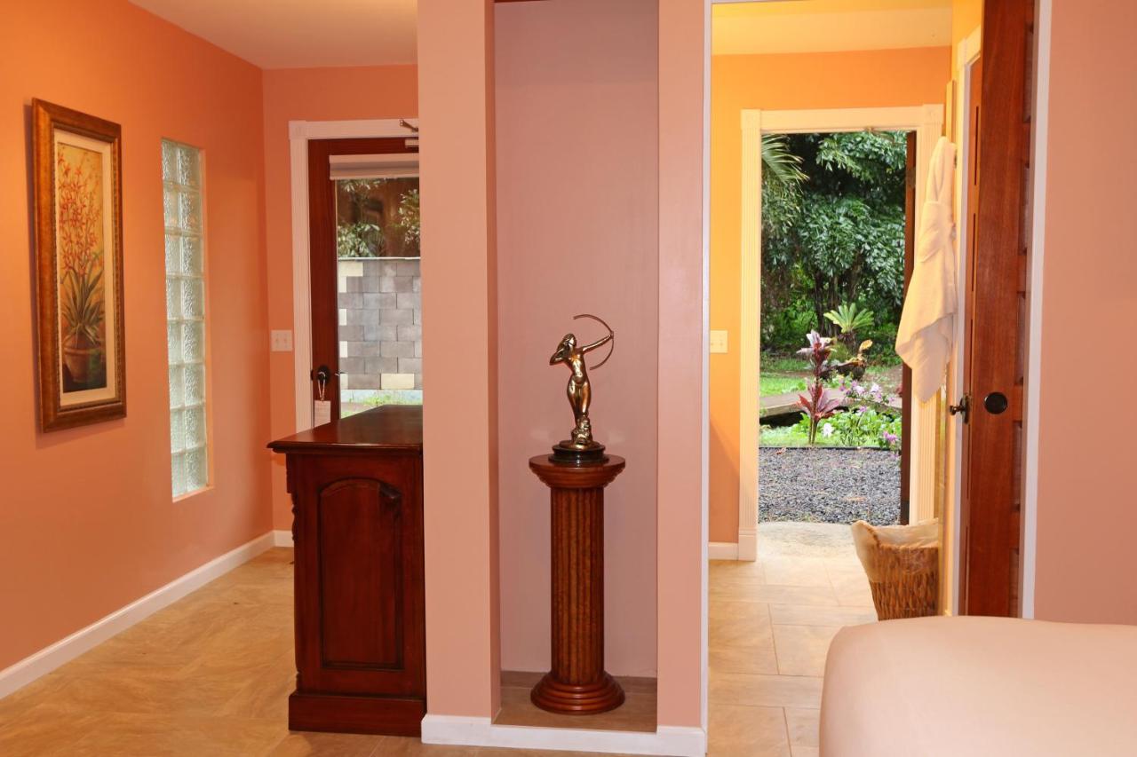 | Hawaii Island Retreat at Ahu Pohaku Ho`omaluhia