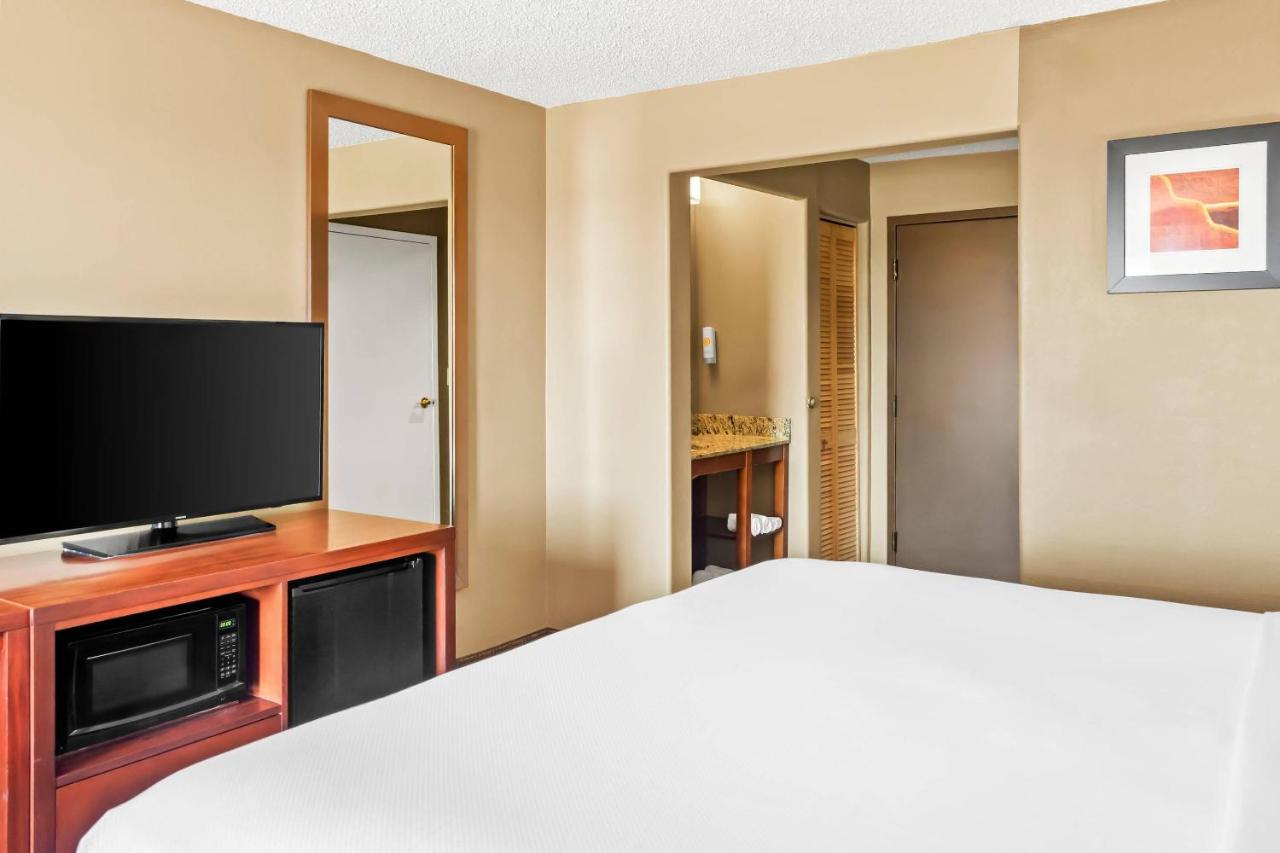 King Room - Non-Smoking at Comfort Inn Santa Fe South