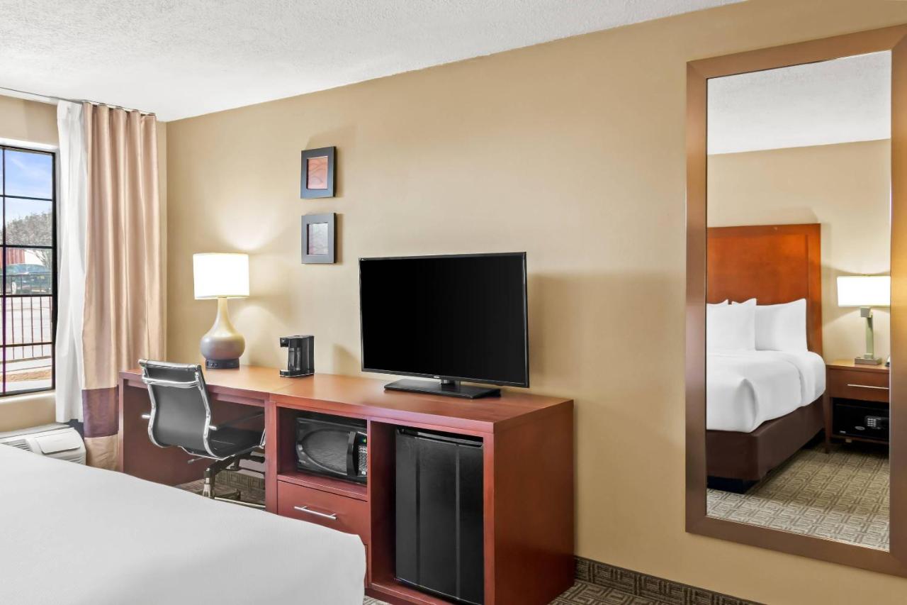 King Room - Disability Access/Non-Smoking at Comfort Inn Santa Fe South