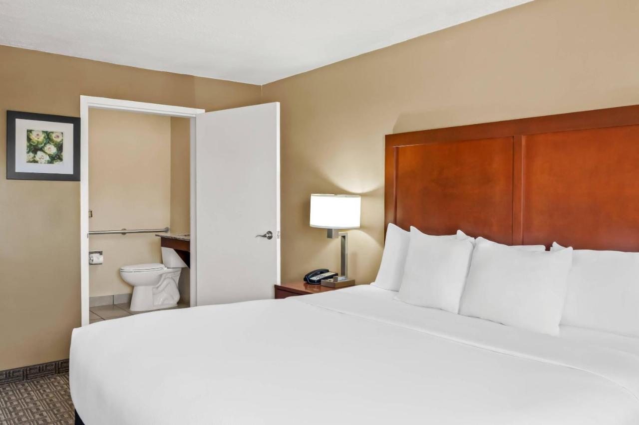 King Room - Disability Access/Non-Smoking at Comfort Inn Santa Fe South