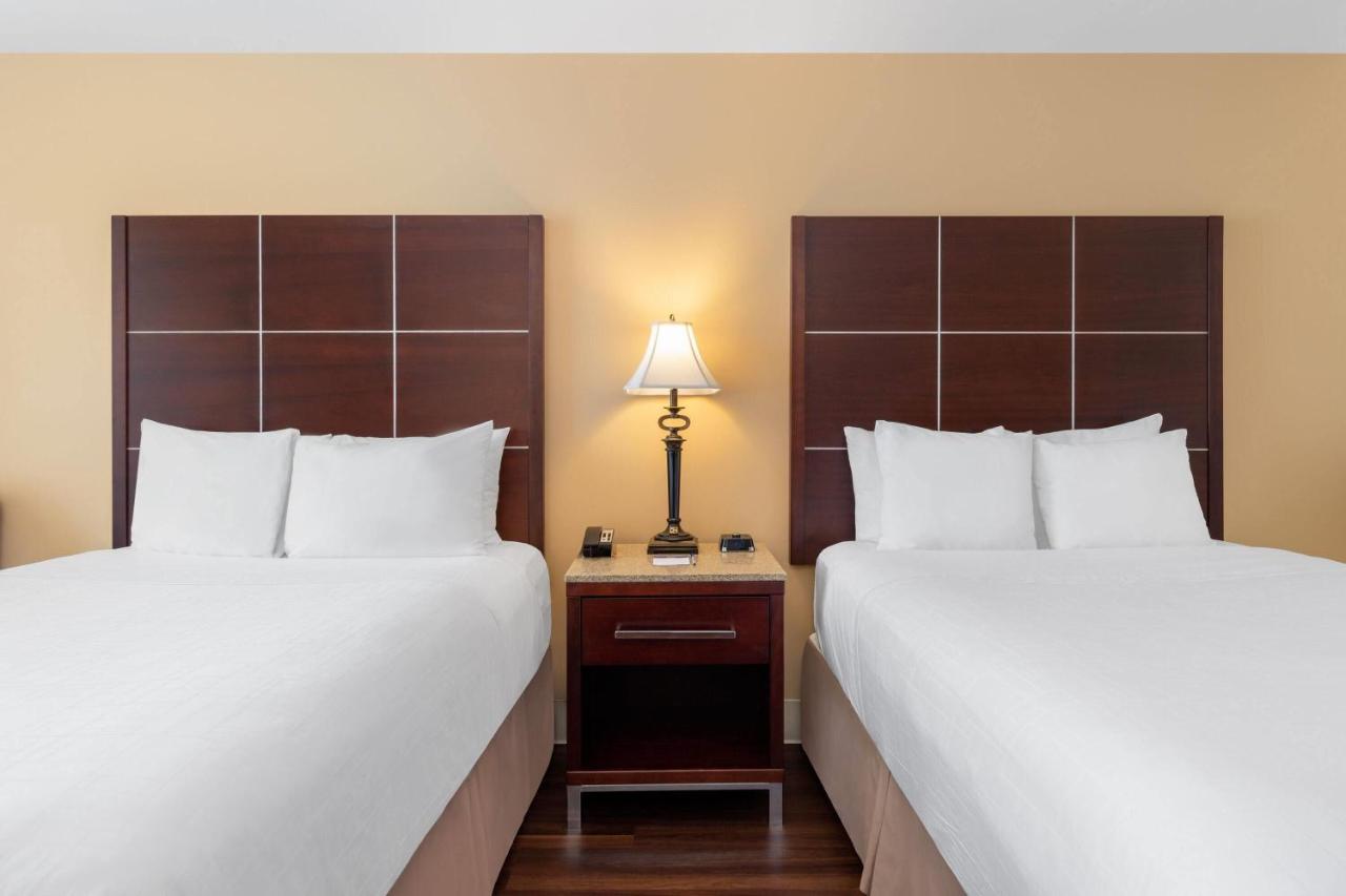 | Wyndham Riverfront Hotel