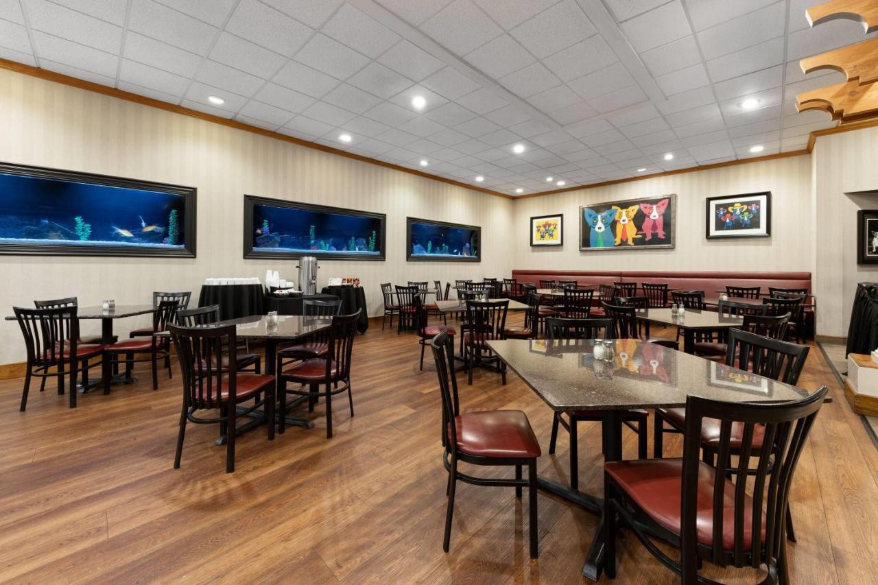 | Wyndham Riverfront Hotel