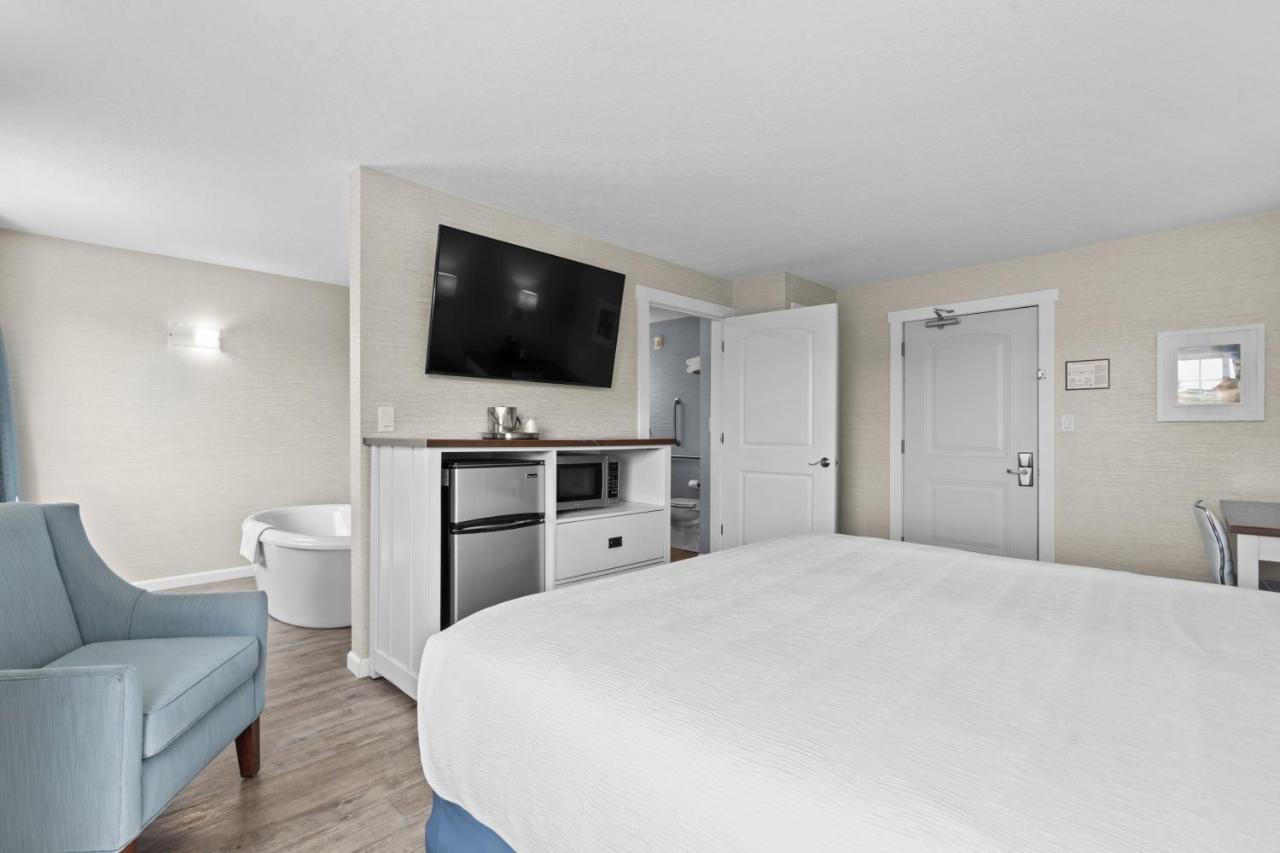 Non-View King with Spa at The Baywatch Resort