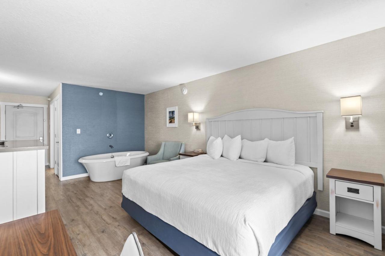 Beach View Walkout King with Spa at The Baywatch Resort