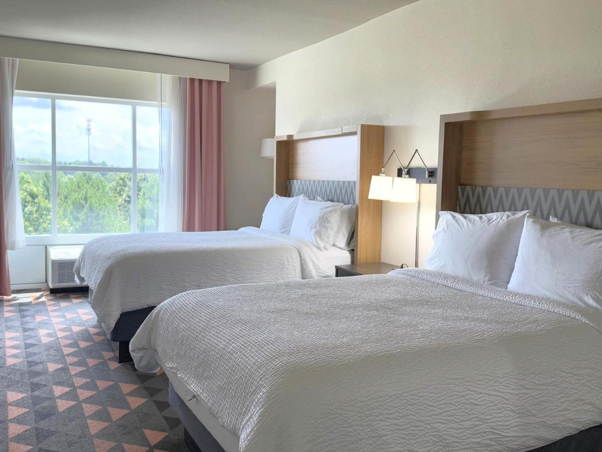  | Holiday Inn Hotel And Suites Fayetteville W-Fort Bragg Area, an IHG Hotel