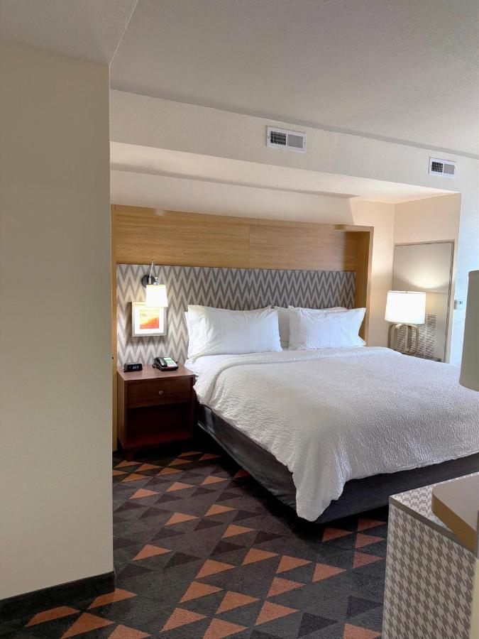  | Holiday Inn Hotel And Suites Fayetteville W-Fort Bragg Area, an IHG Hotel