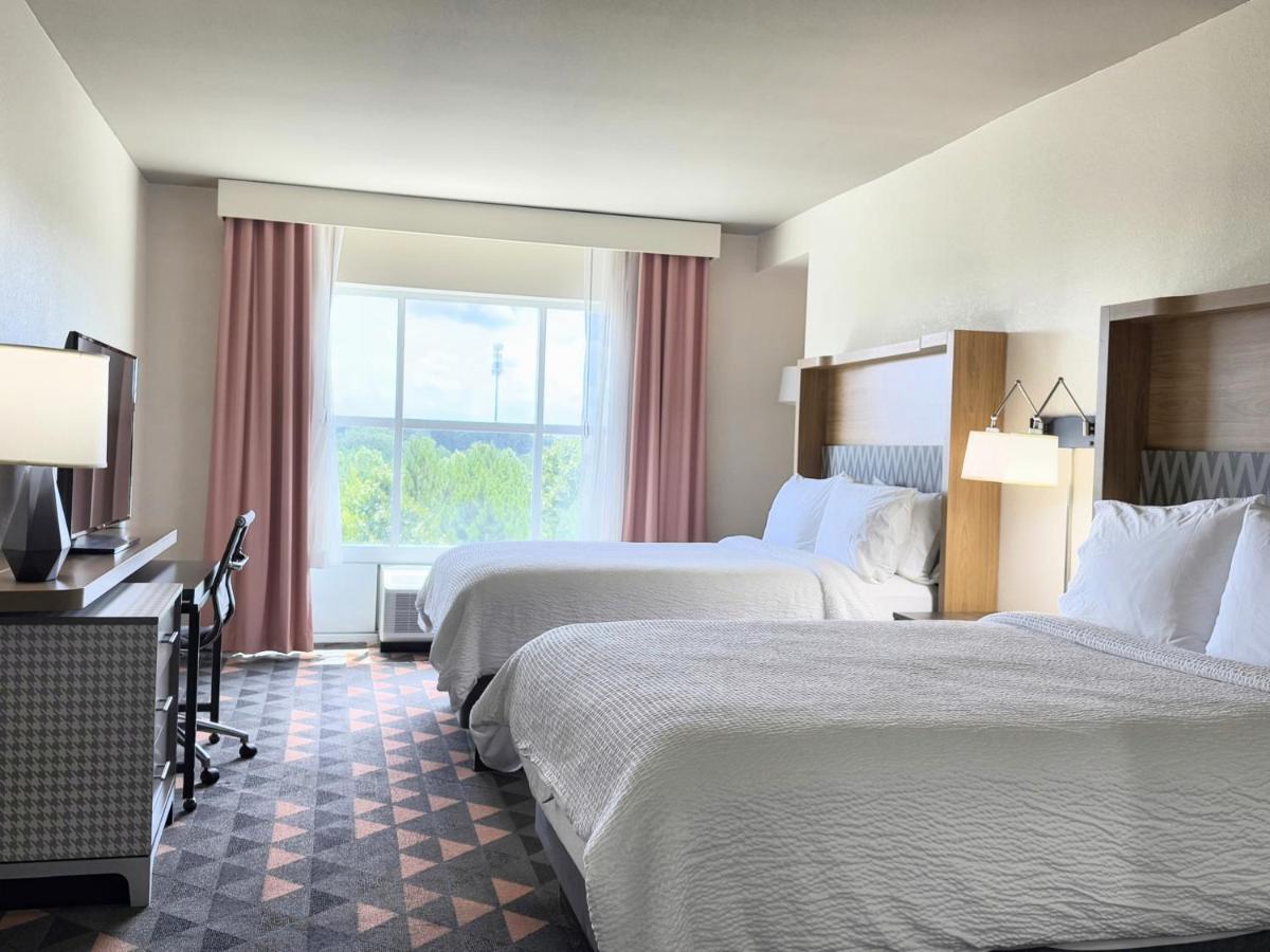  | Holiday Inn Hotel And Suites Fayetteville W-Fort Bragg Area, an IHG Hotel