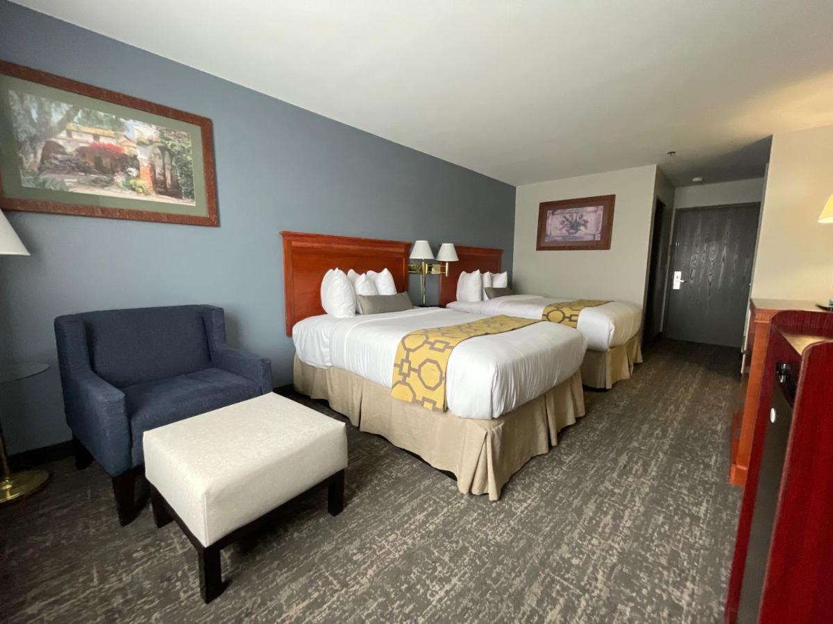 Deluxe Double Room with Two Double Beds - Non-Smoking at Baymont by Wyndham Yreka