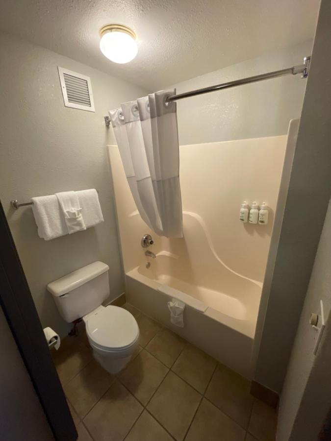 King Room - Non-Smoking at Baymont by Wyndham Yreka