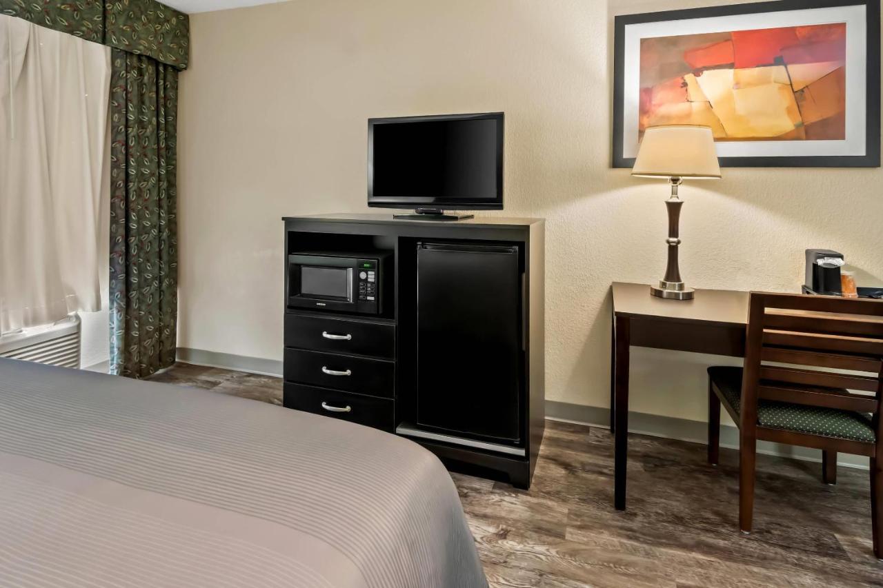 King Suite - Non-Smoking at Quality Inn & Suites - Granbury