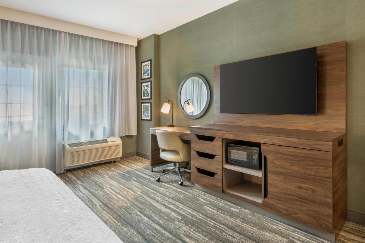 King Room with Balcony at Hampton Inn & Suites Coeur d' Alene