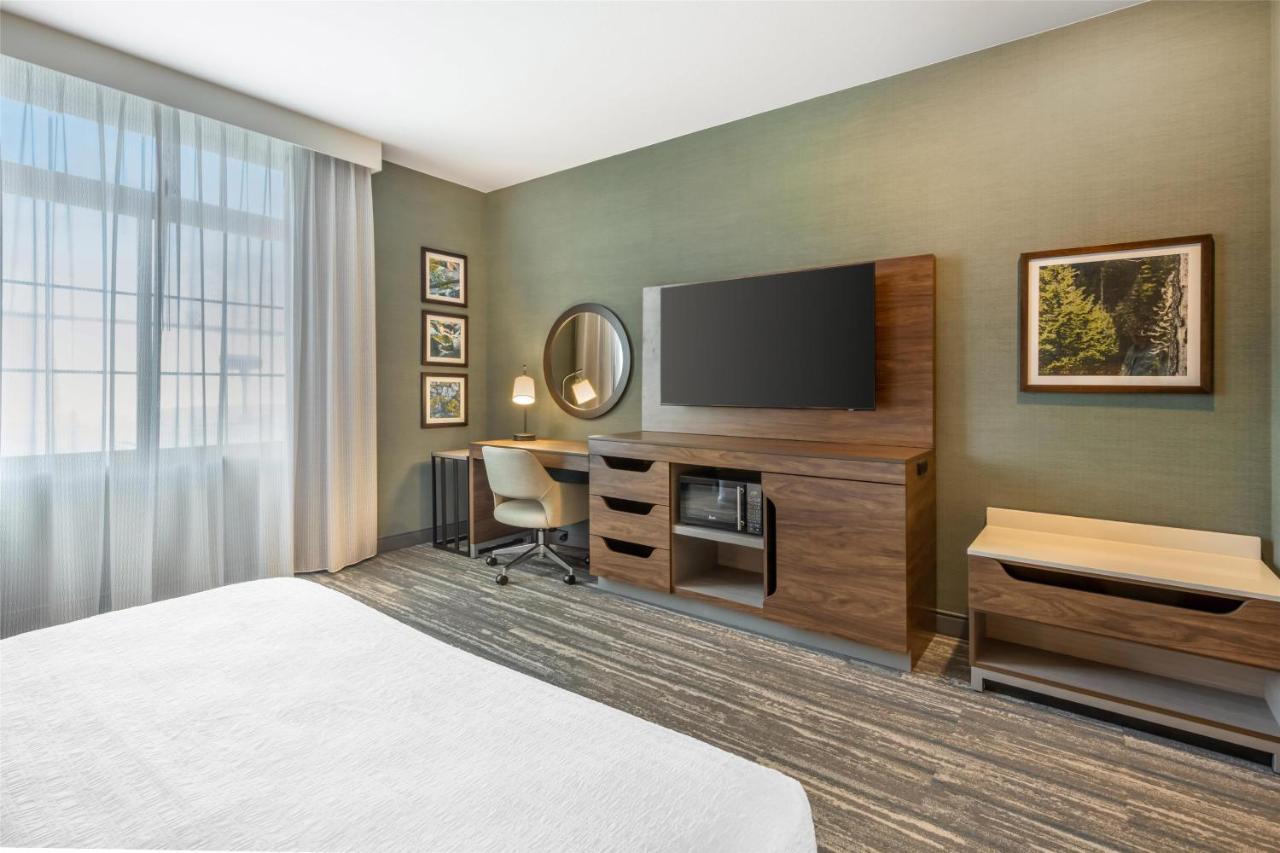 King Bed Accessible Room at Hampton Inn & Suites Coeur d' Alene