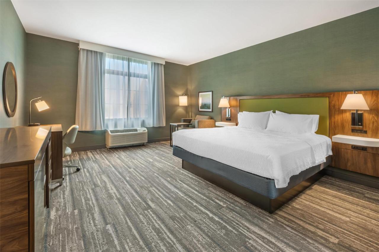 King Room at Hampton Inn & Suites Coeur d' Alene