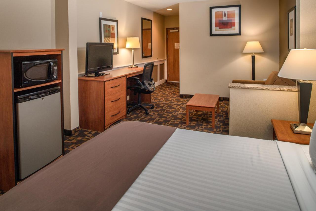 King Room with Sofabed at Best Western Kennewick Tri-Cities Center