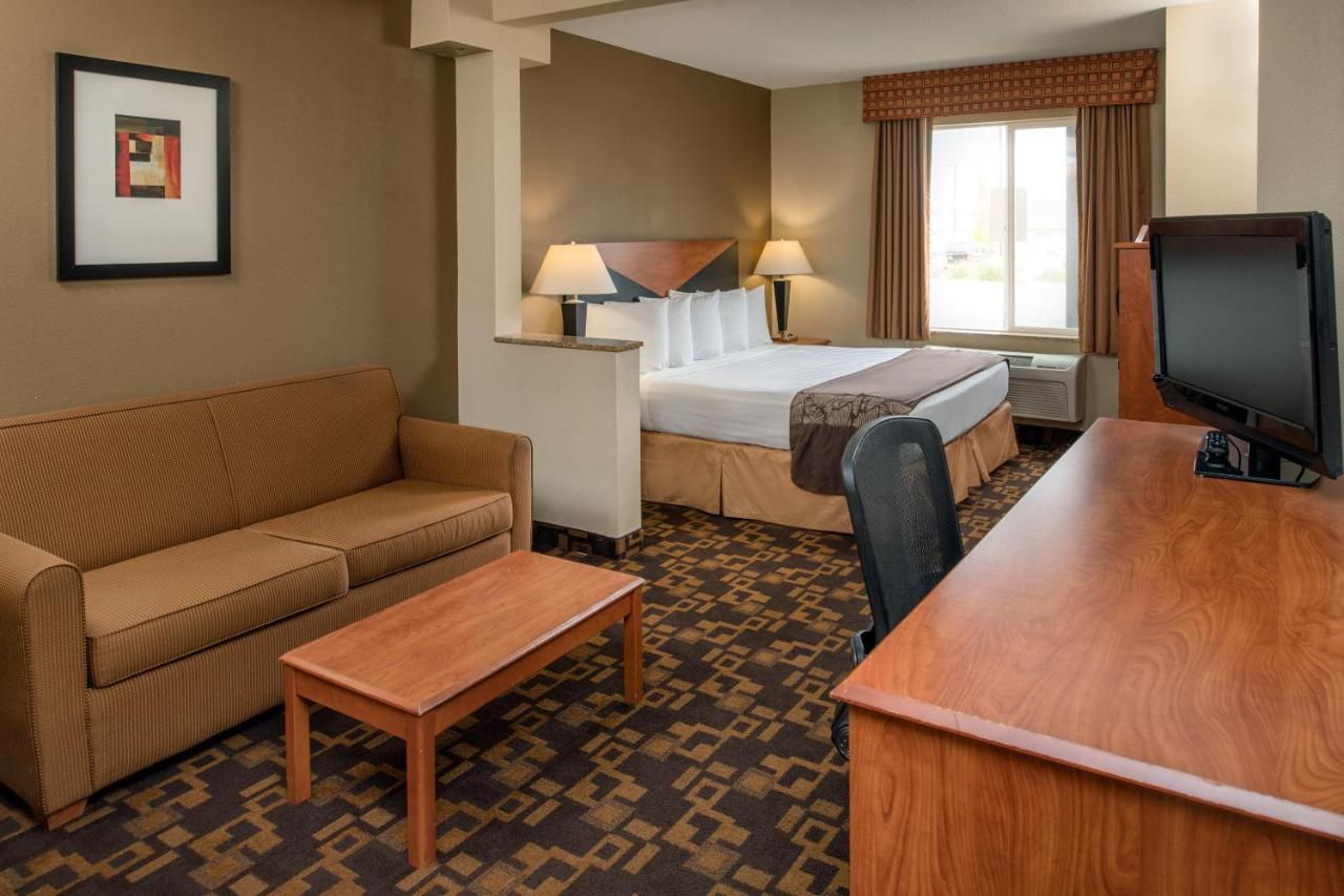 King Room with Sofabed at Best Western Kennewick Tri-Cities Center