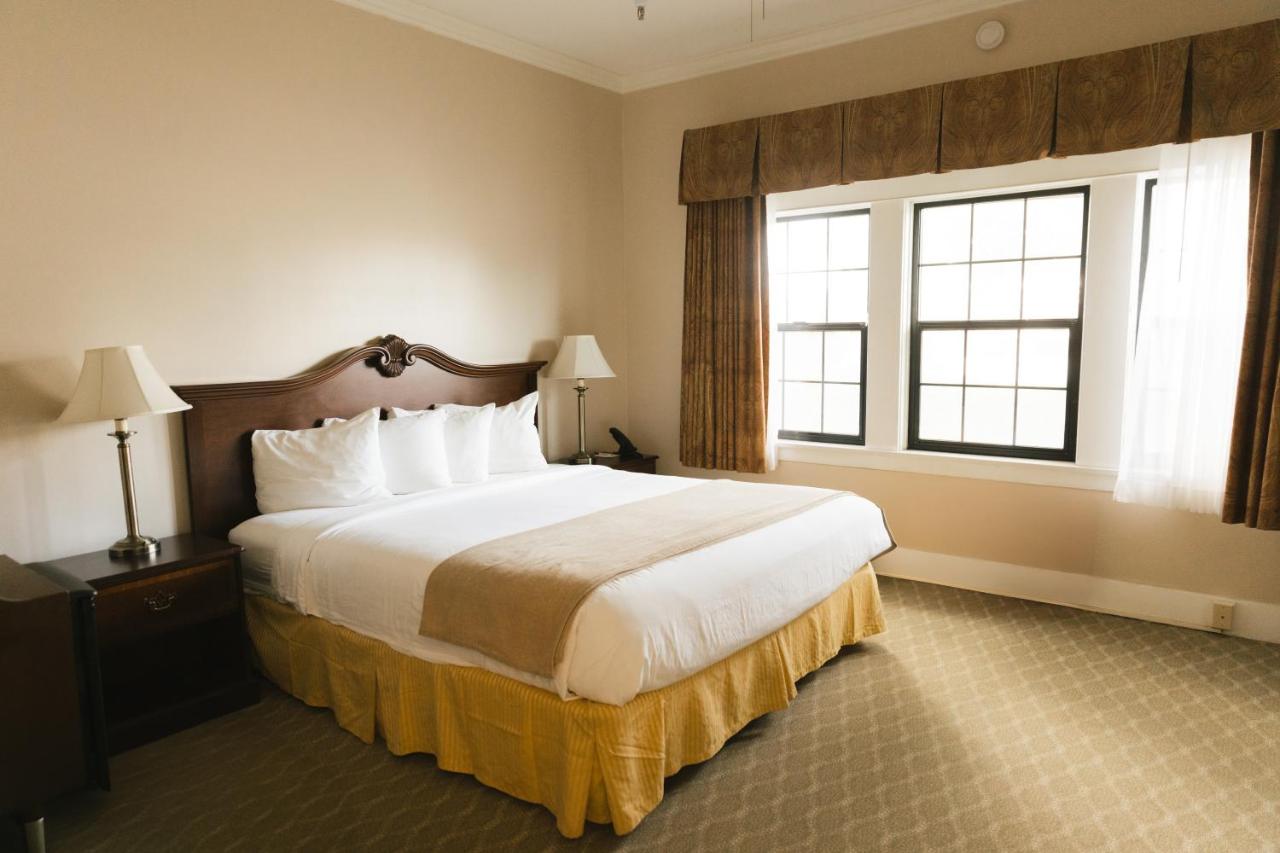  | Historic Santa Maria Inn