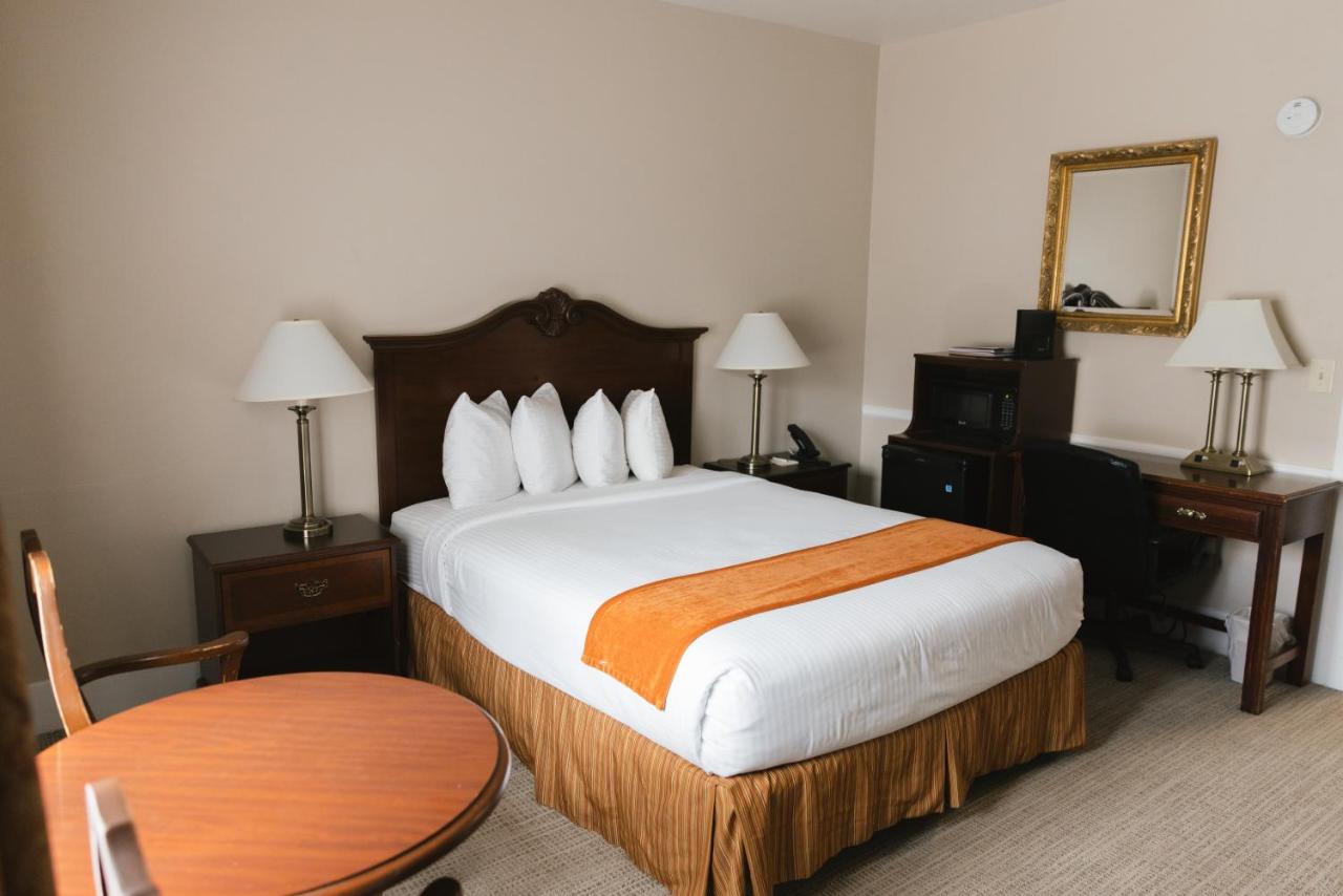  | Historic Santa Maria Inn