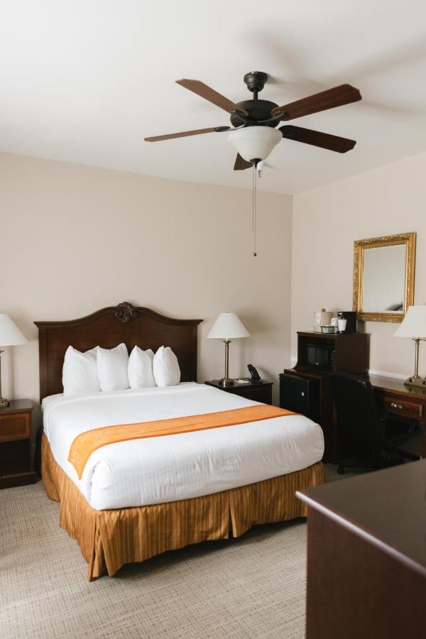  | Historic Santa Maria Inn
