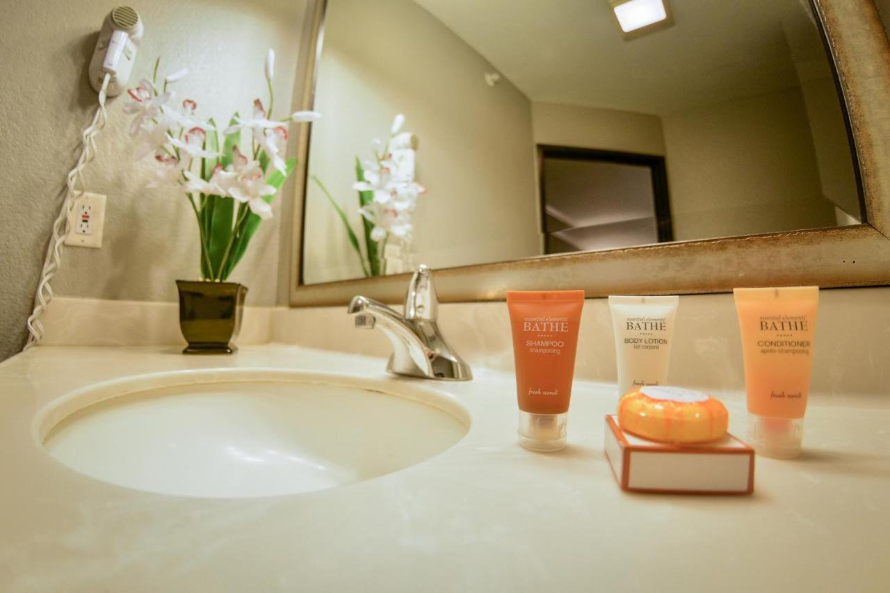King Room at Tanglewood Resort on Lake Texoma, an Ascend Collection Resort