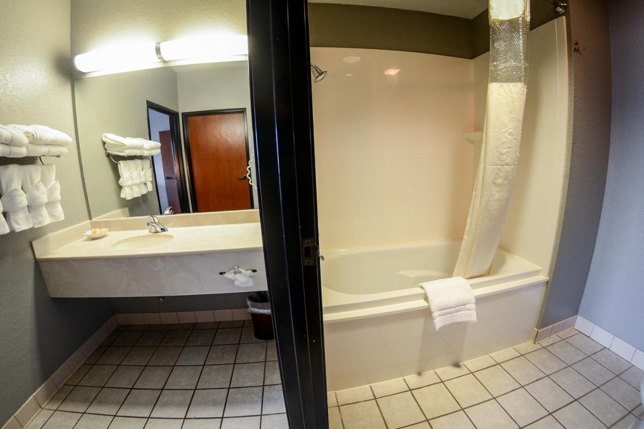 King Suite at Tanglewood Resort on Lake Texoma, an Ascend Collection Resort