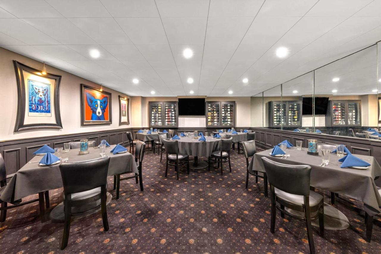 | Wyndham Riverfront Hotel