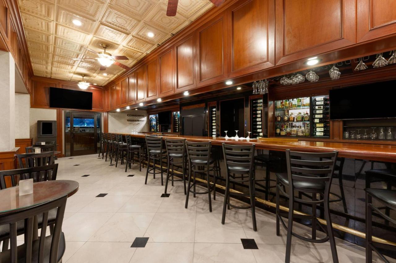 | Wyndham Riverfront Hotel