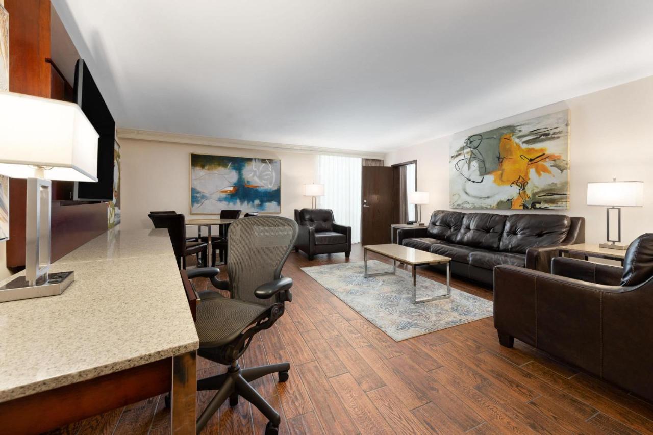 | Wyndham Riverfront Hotel