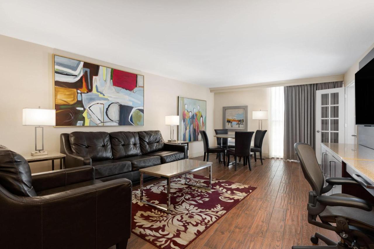 | Wyndham Riverfront Hotel