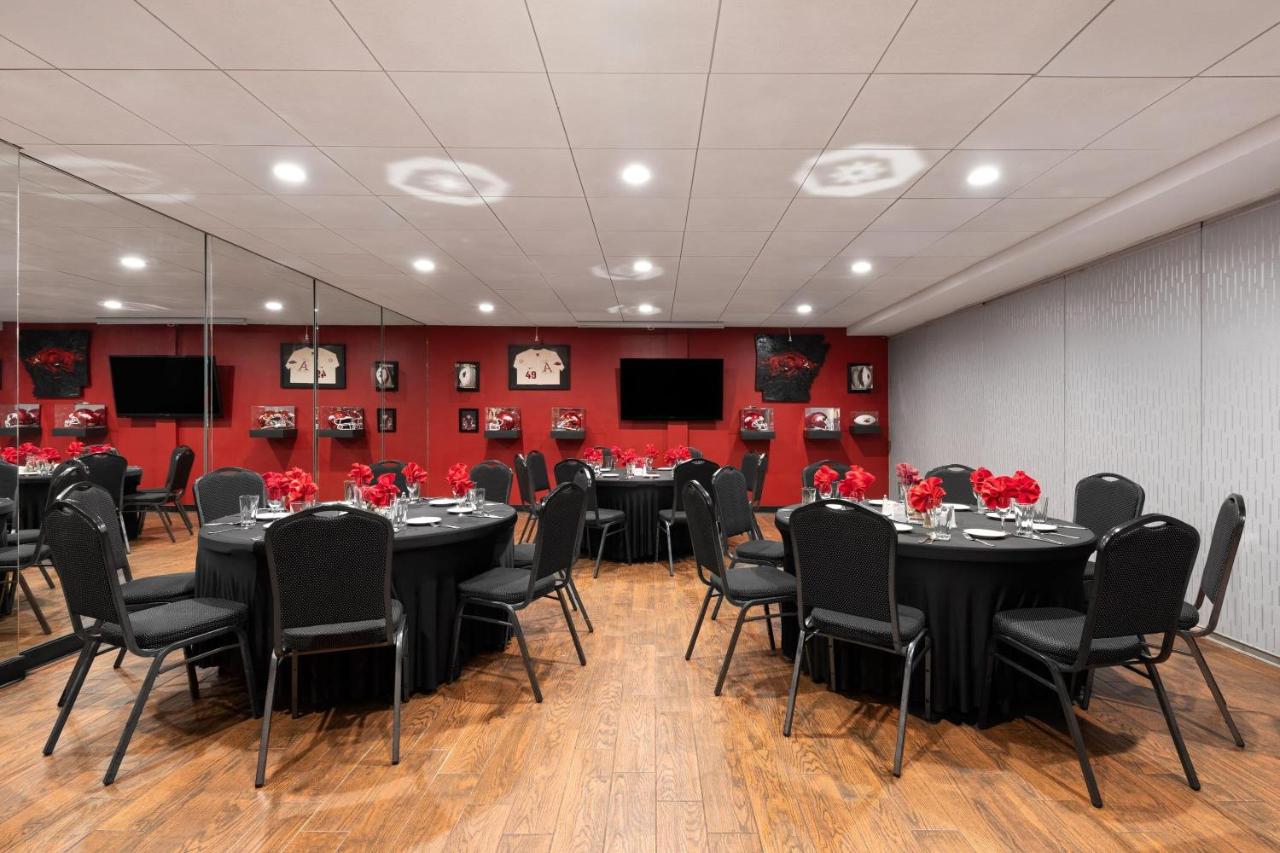 | Wyndham Riverfront Hotel