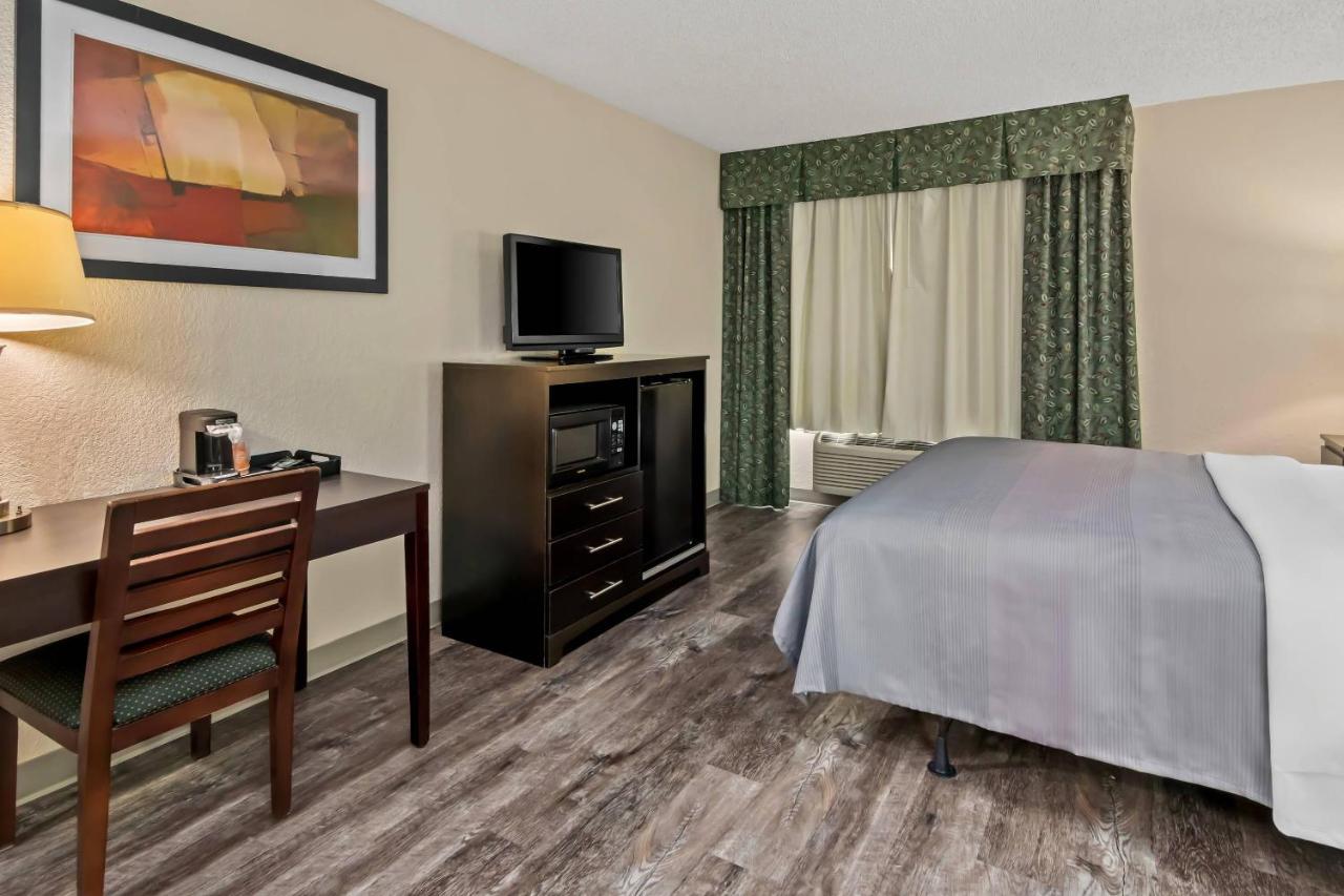 King Room - Disability Access/Non-Smoking at Quality Inn & Suites - Granbury
