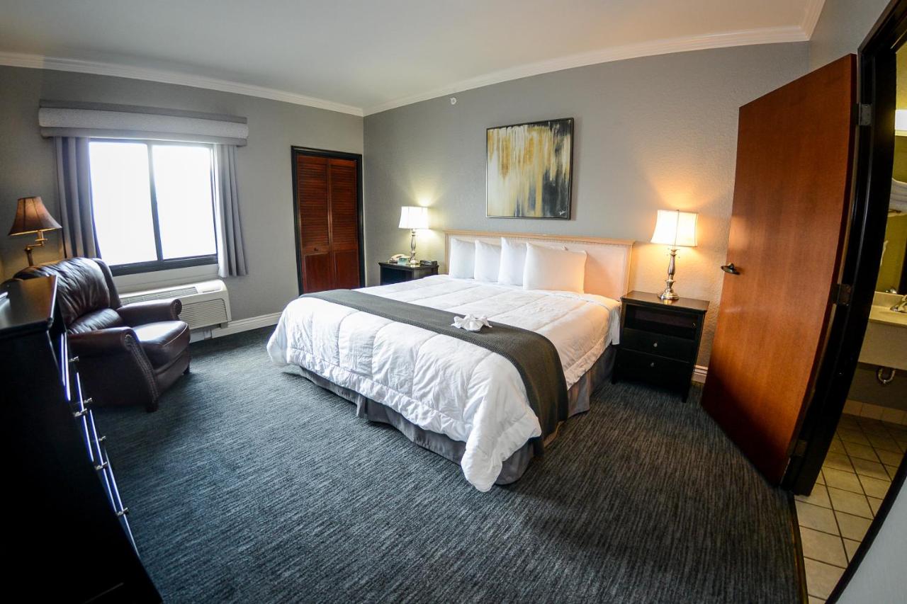 King Room with Lake View at Tanglewood Resort on Lake Texoma, an Ascend Collection Resort