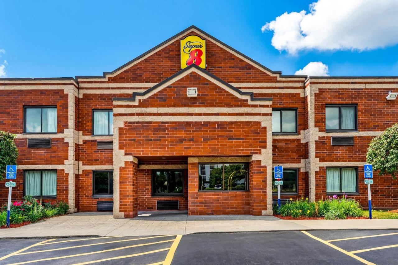 | Super 8 by Wyndham Elgin