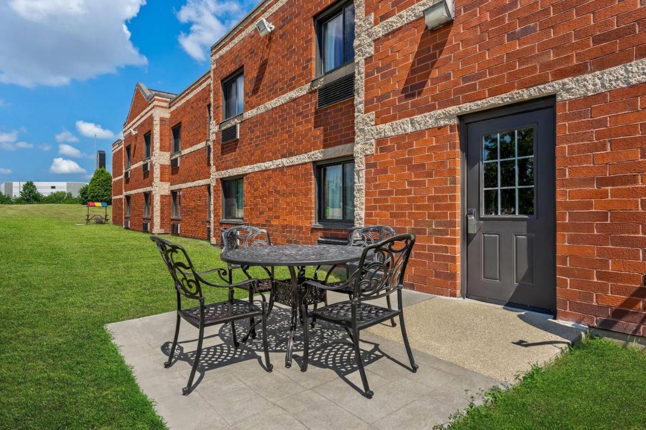 | Super 8 by Wyndham Elgin