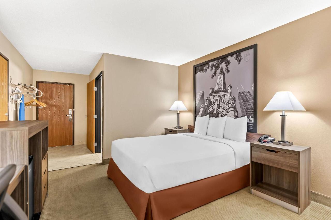 | Super 8 by Wyndham Elgin