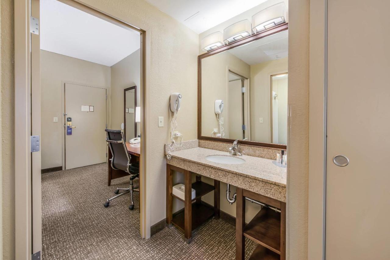 King Suite - Disability Access/Non-Smoking at Comfort Suites Chicago O'Hare Airport