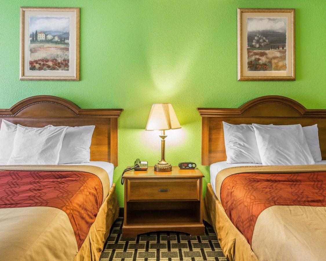 Queen Room with Two Queen Beds - Non-Smoking at Econo Lodge Decatur South