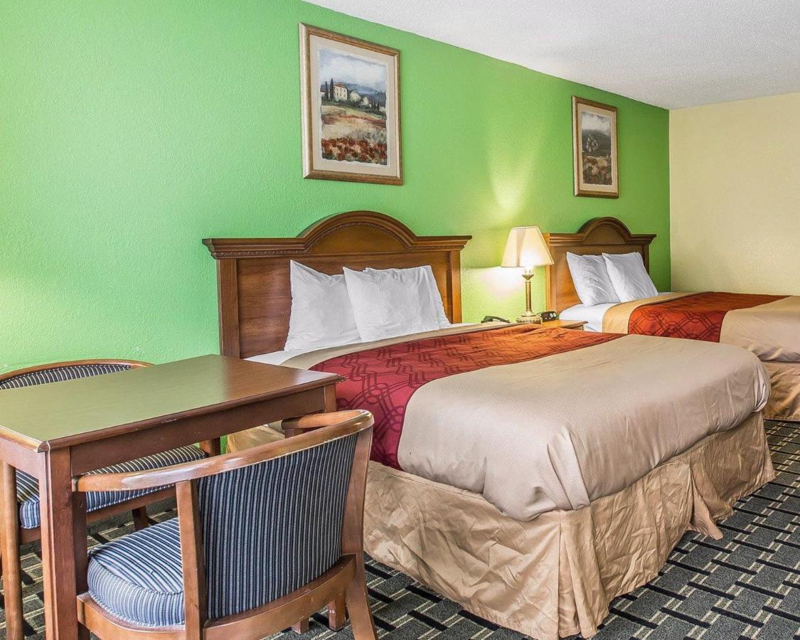 Queen Room with Two Queen Beds - Non-Smoking at Econo Lodge Decatur South