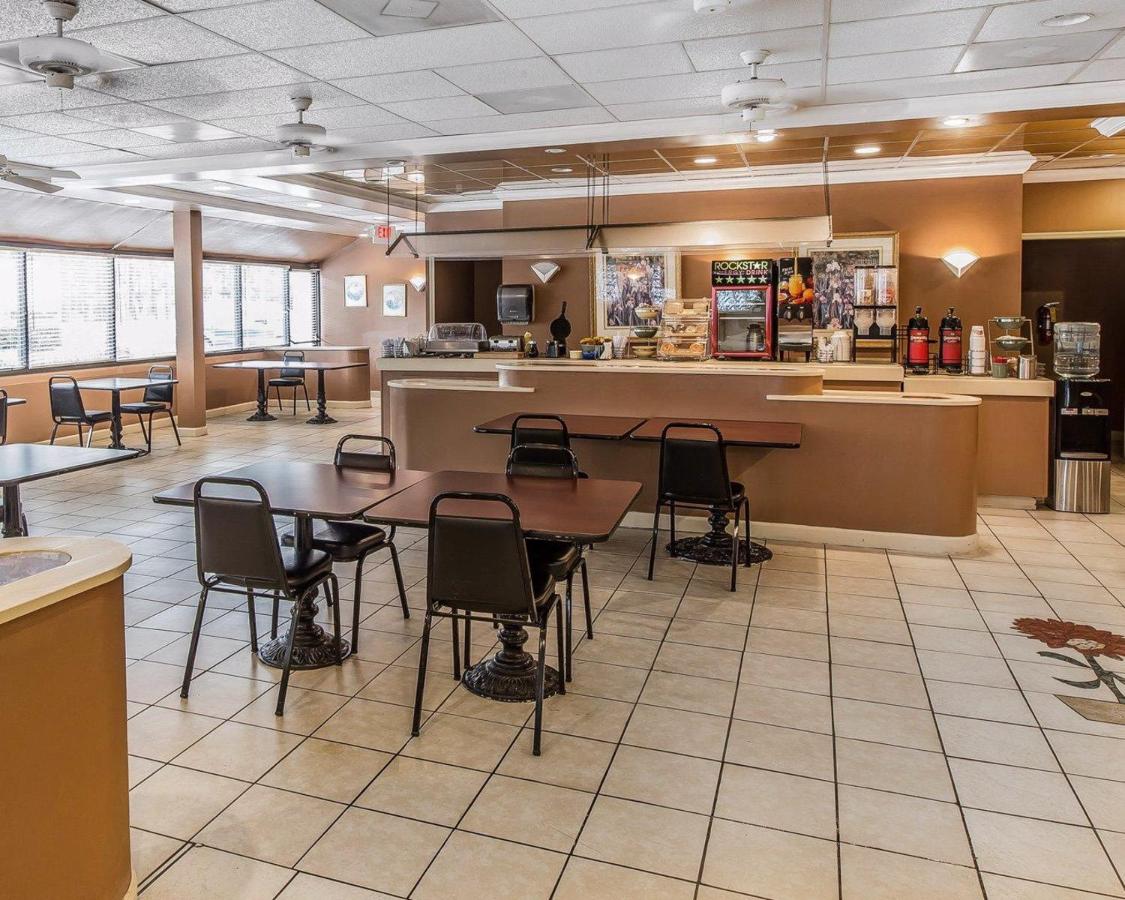 Queen Room with Two Queen Beds - Smoking at Econo Lodge Decatur South
