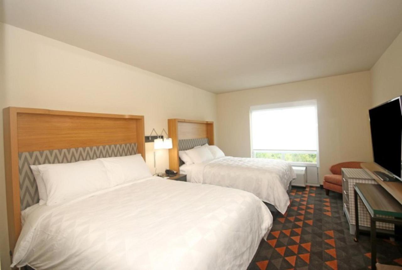  | Holiday Inn Hotel And Suites Fayetteville W-Fort Bragg Area, an IHG Hotel
