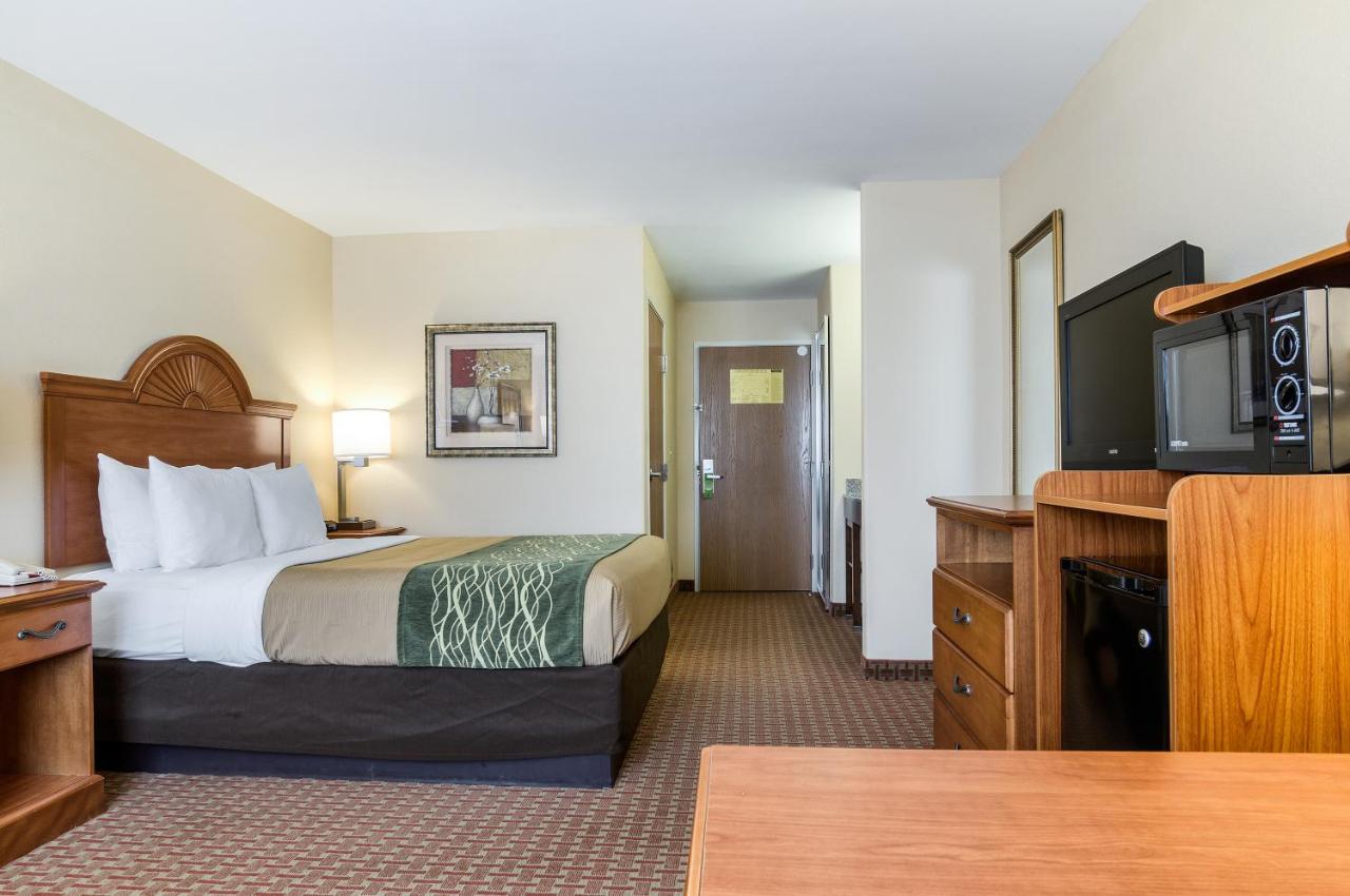 King Room - Non-Smoking at Super 8 by Wyndham Great Bend