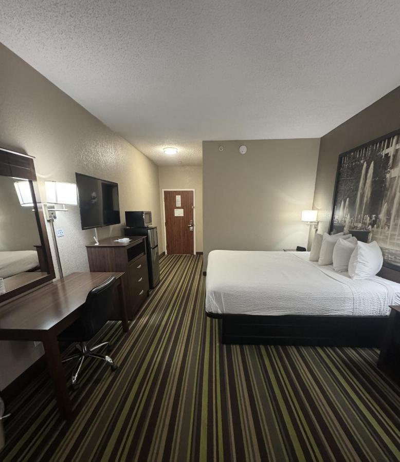 King Room - Non-Smoking at Super 8 by Wyndham Hernando