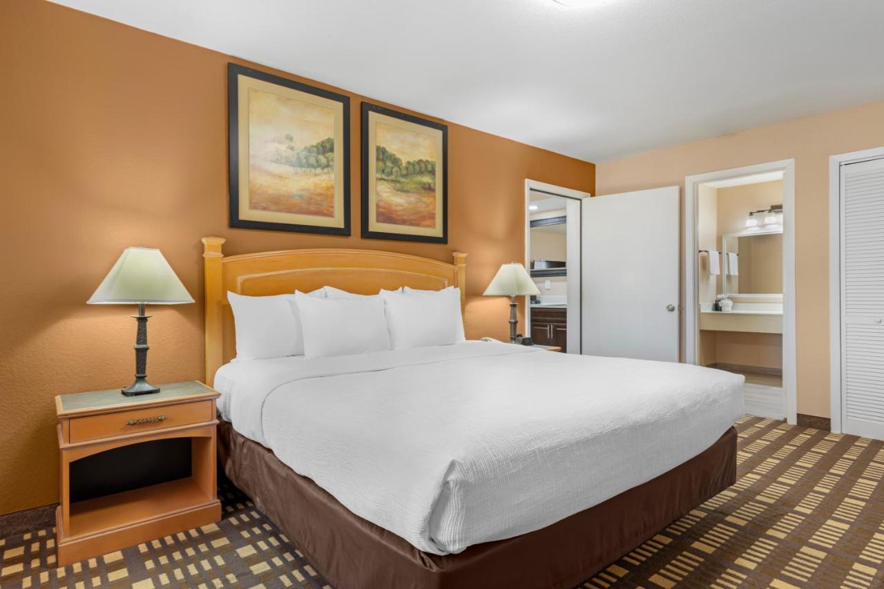 King Suite - Non-Smoking at Quality Inn & Suites Plano East - Richardson