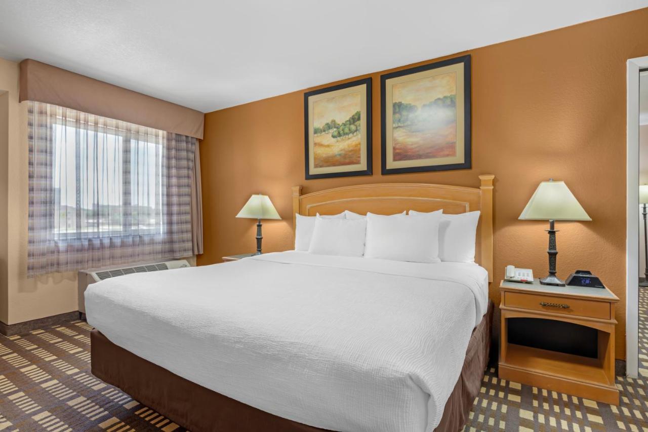 King Suite - Non-Smoking at Quality Inn & Suites Plano East - Richardson