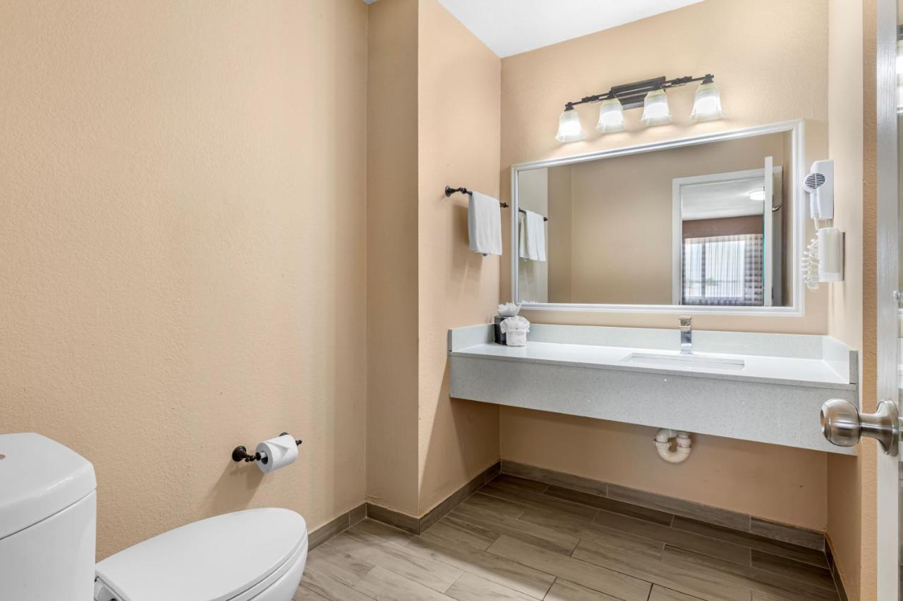 King Suite - Non-Smoking at Quality Inn & Suites Plano East - Richardson