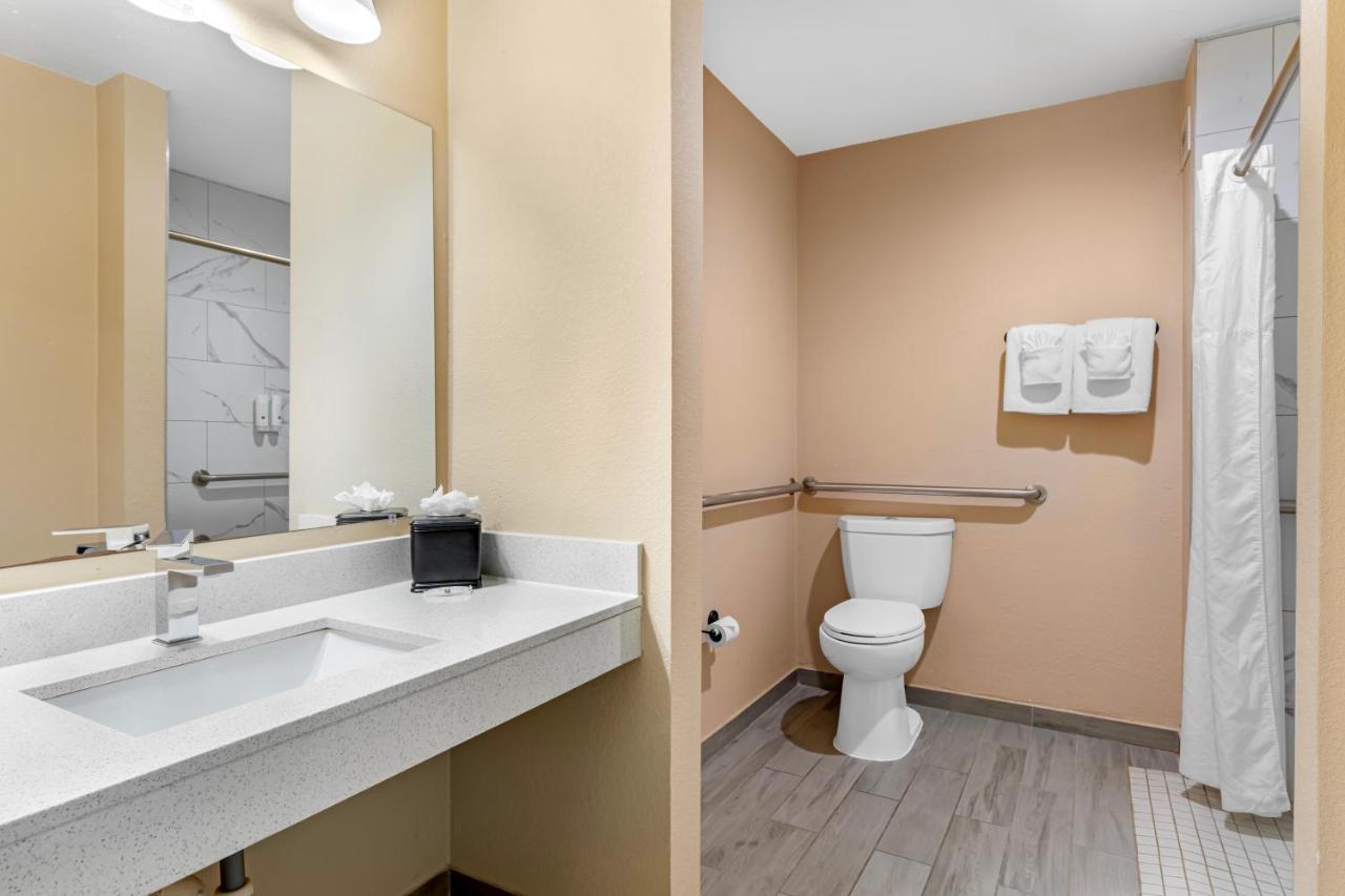 King Suite - Accessible/Non-Smoking at Quality Inn & Suites Plano East - Richardson