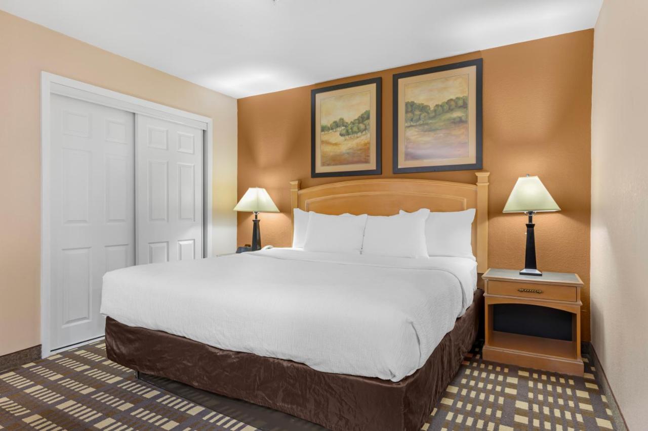 King Suite - Accessible/Non-Smoking at Quality Inn & Suites Plano East - Richardson